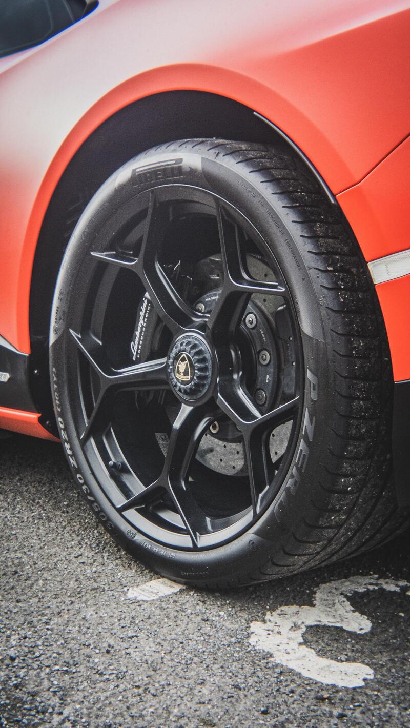 LAMBORGHINI HURACAN