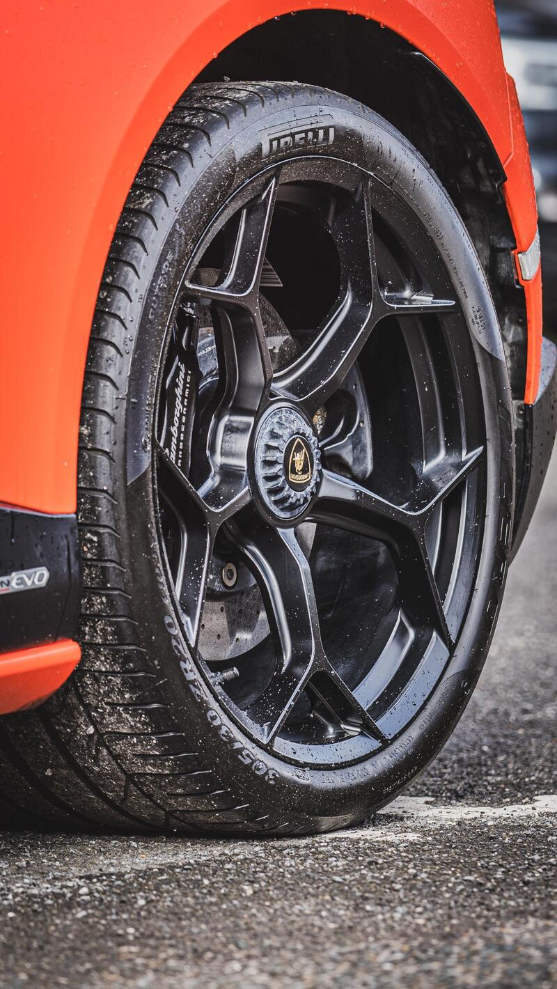 LAMBORGHINI HURACAN