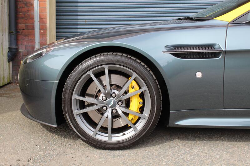 ASTON MARTIN VANTAGE