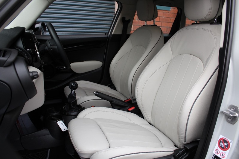 MINI HATCH