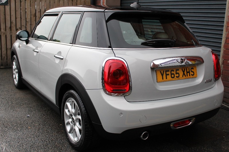 MINI HATCH
