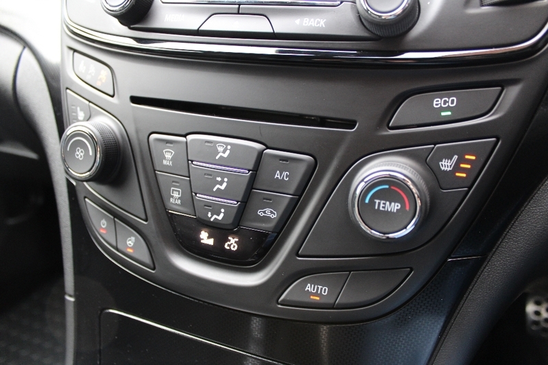 VAUXHALL INSIGNIA