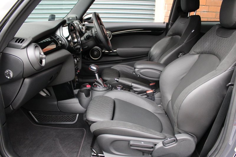 MINI HATCH