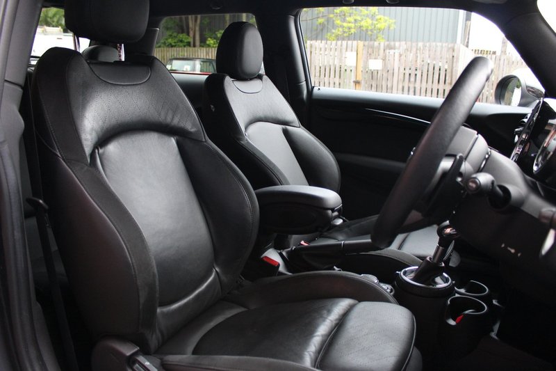 MINI HATCH
