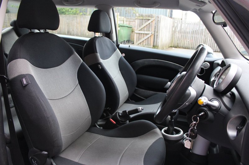 MINI HATCH