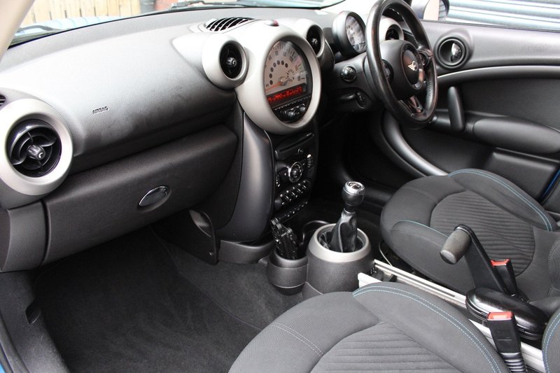 MINI COUNTRYMAN