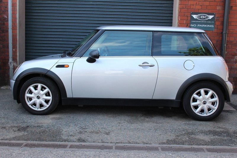 MINI HATCH