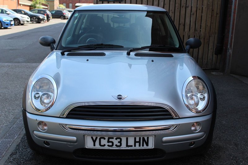 MINI HATCH