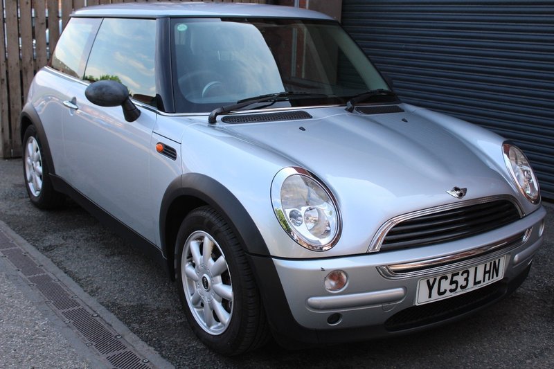 MINI HATCH