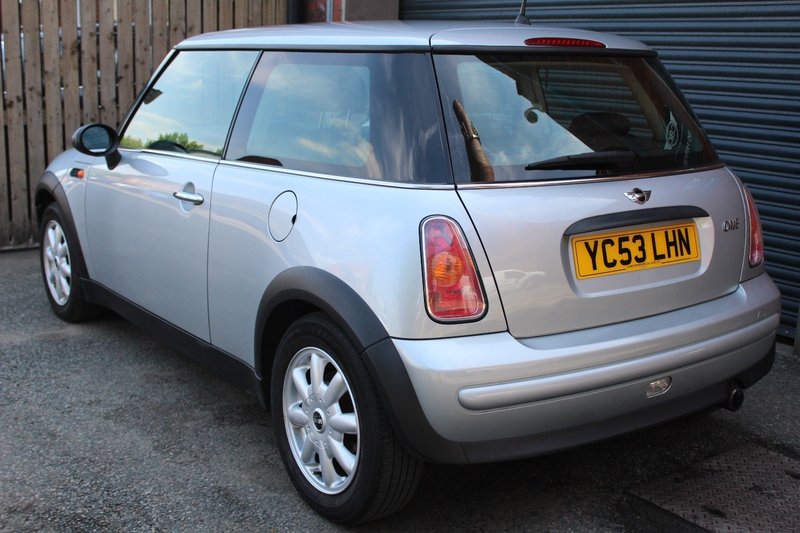 MINI HATCH