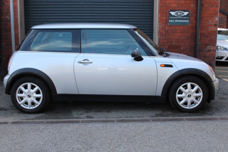 MINI HATCH