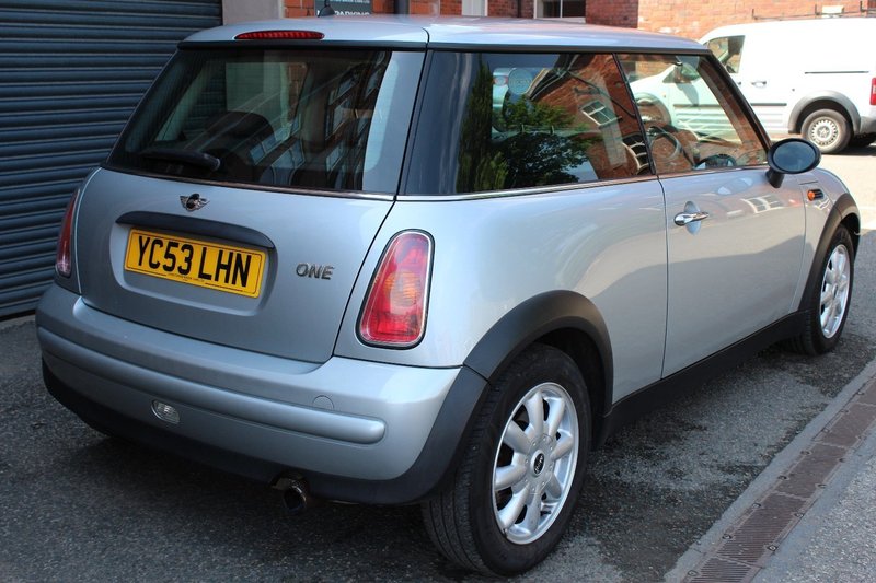 MINI HATCH