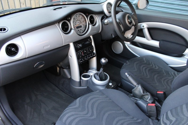 MINI HATCH