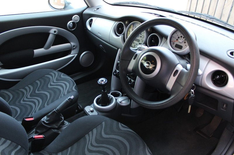 MINI HATCH