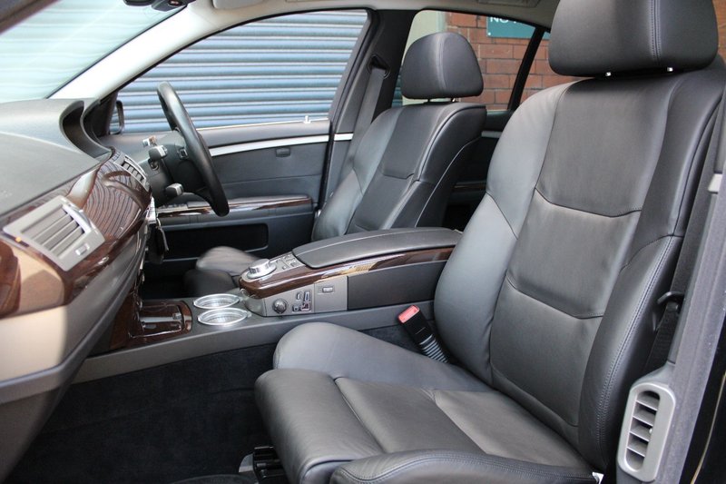 BMW 7 SERIES