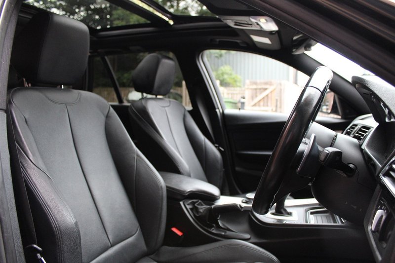 BMW 3 SERIES
