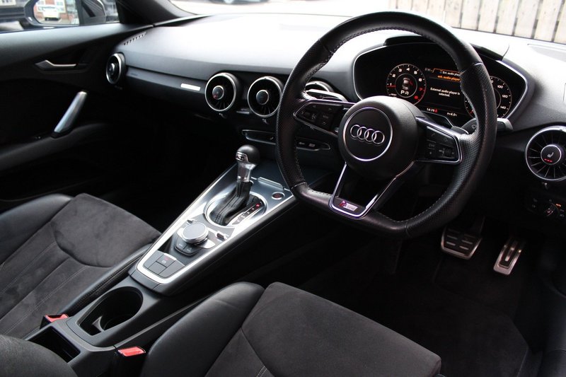 AUDI TT