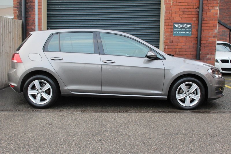 VOLKSWAGEN GOLF