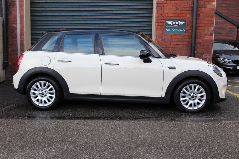 MINI HATCHBACK