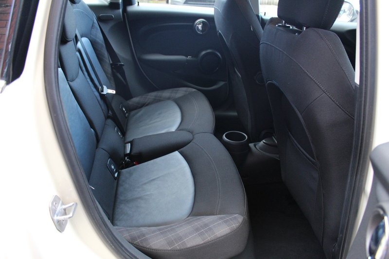 MINI HATCHBACK