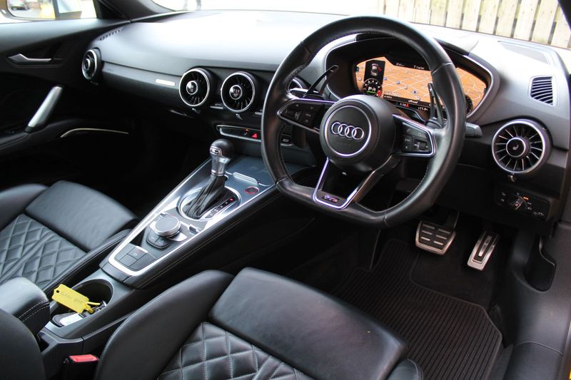AUDI TT