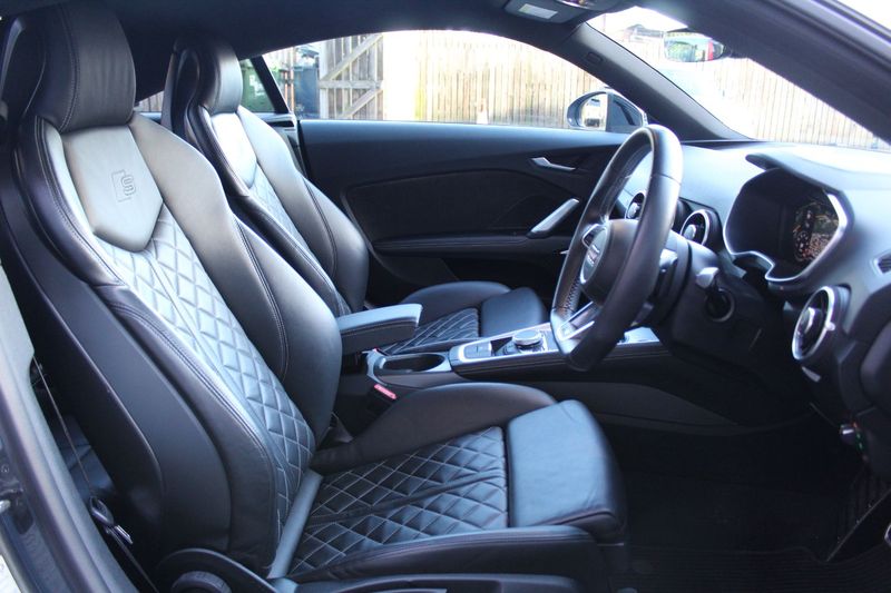 AUDI TT