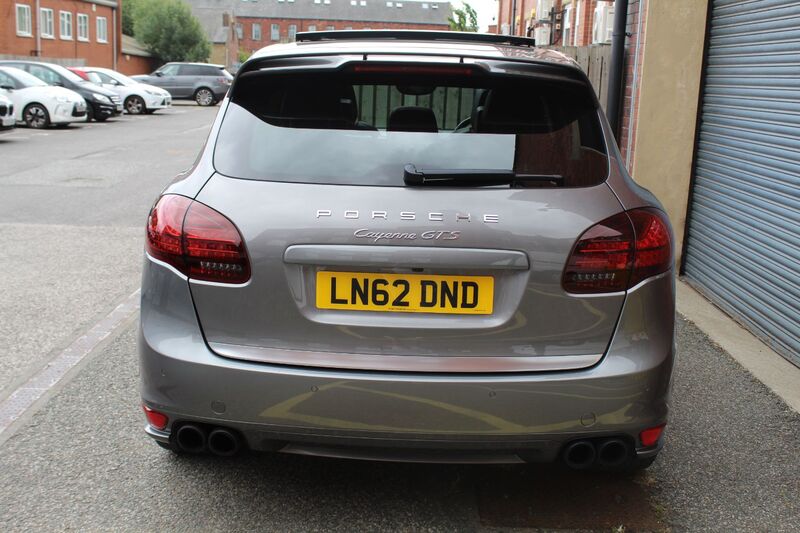 PORSCHE CAYENNE
