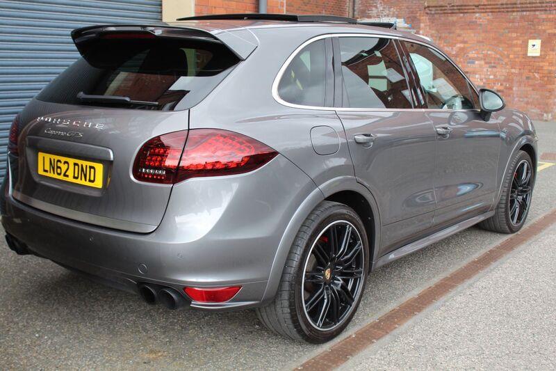 PORSCHE CAYENNE