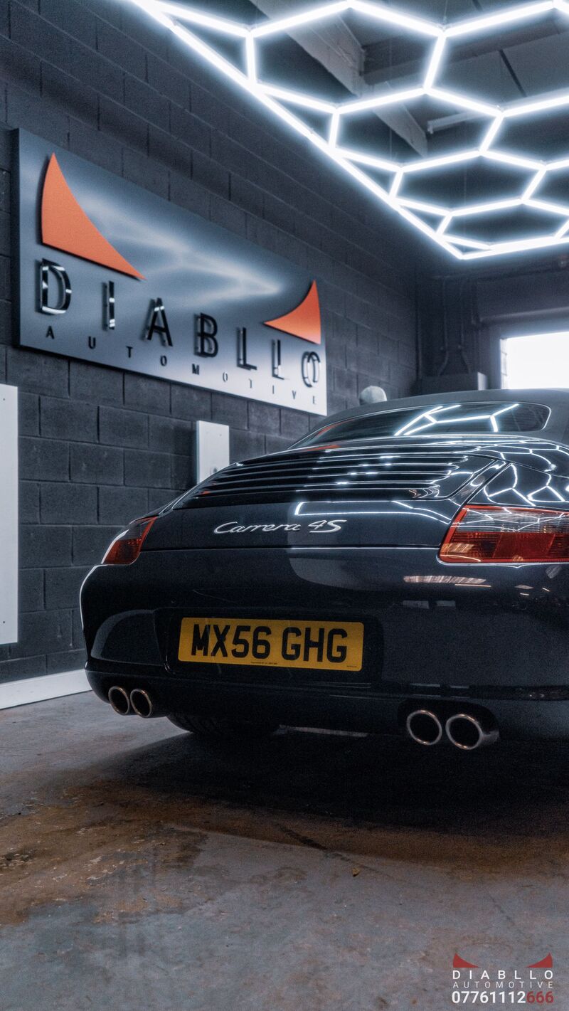 PORSCHE 911