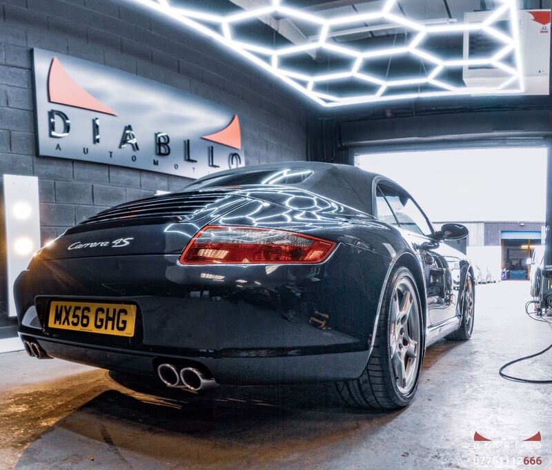 PORSCHE 911