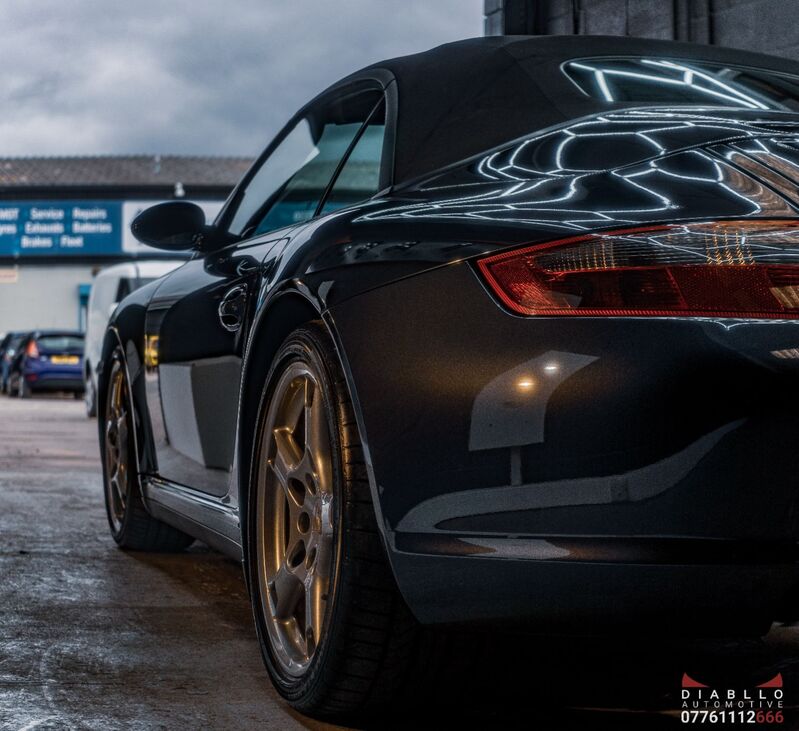 PORSCHE 911