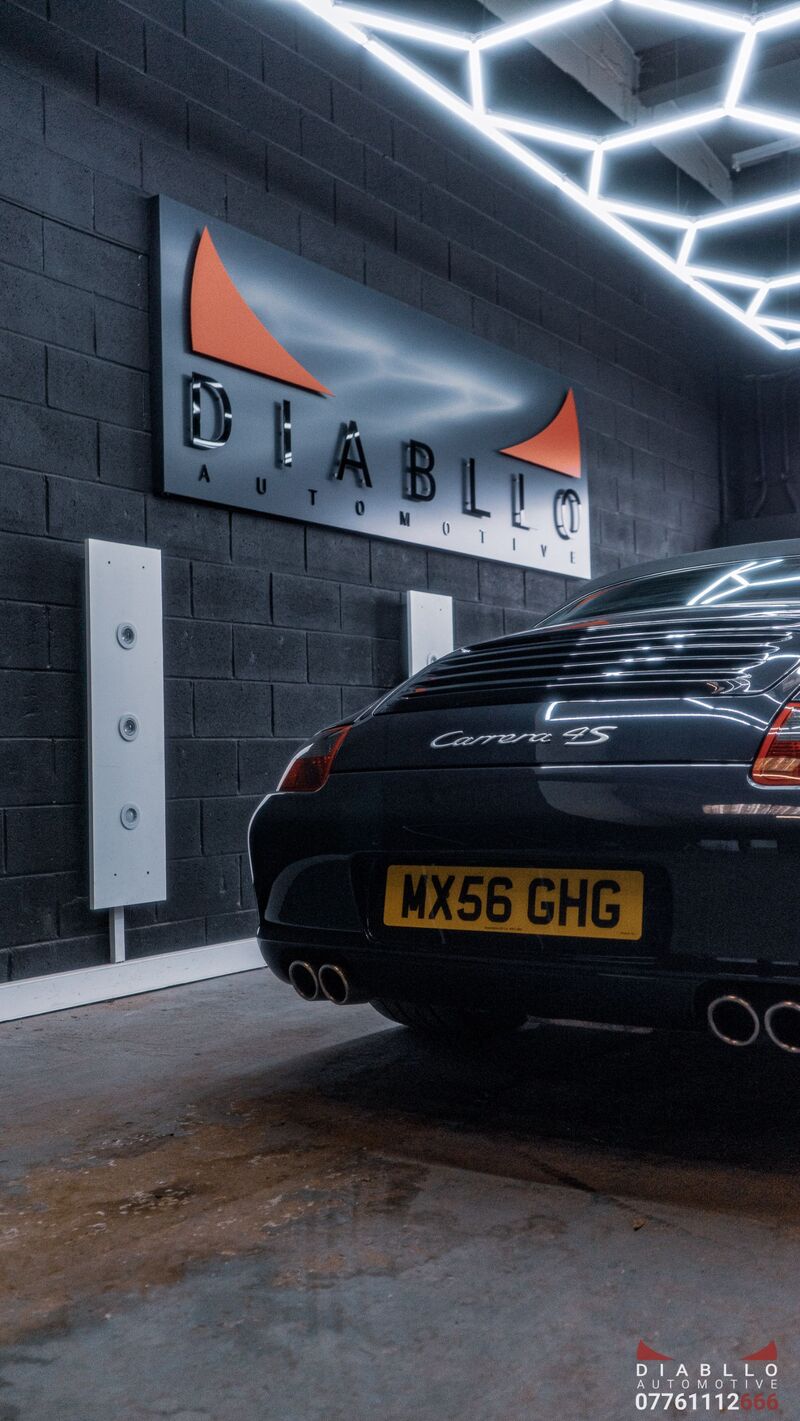 PORSCHE 911