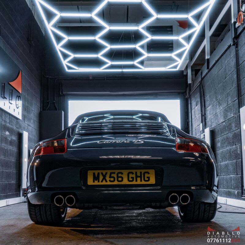 PORSCHE 911
