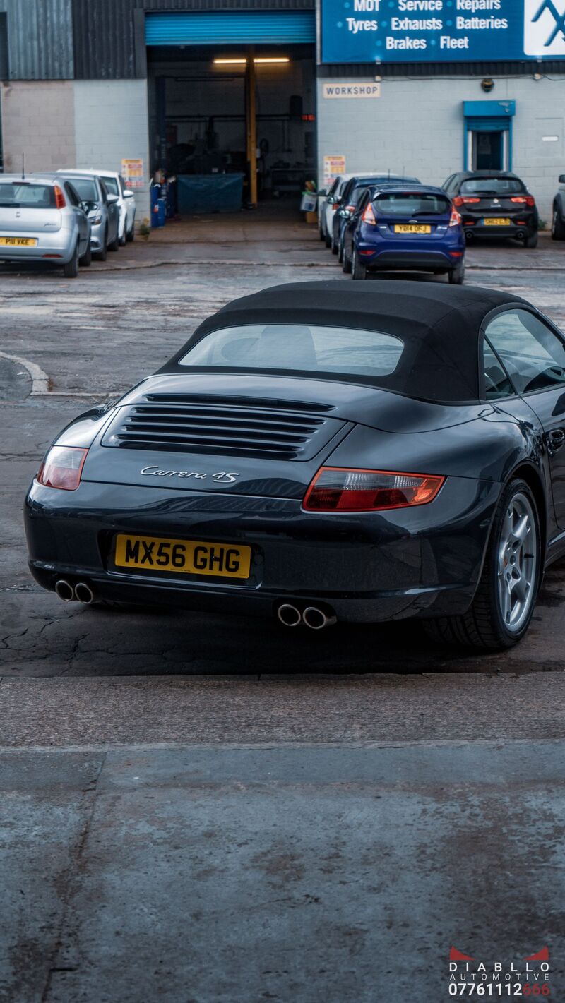 PORSCHE 911