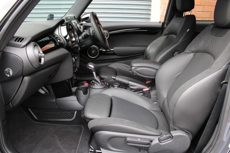 MINI HATCH