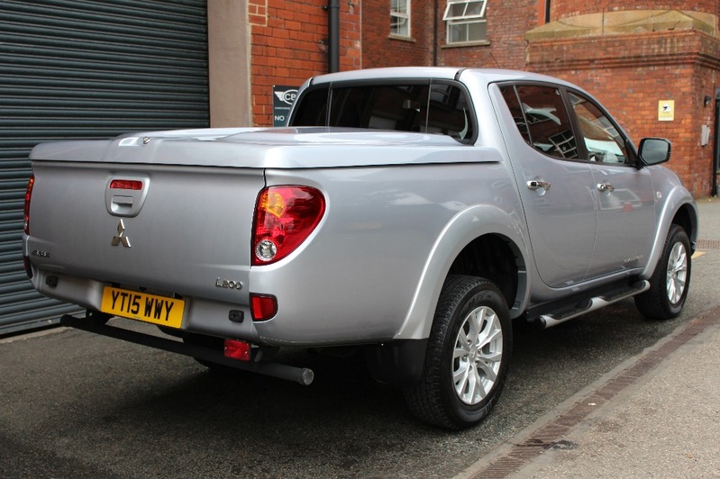 MITSUBISHI L200