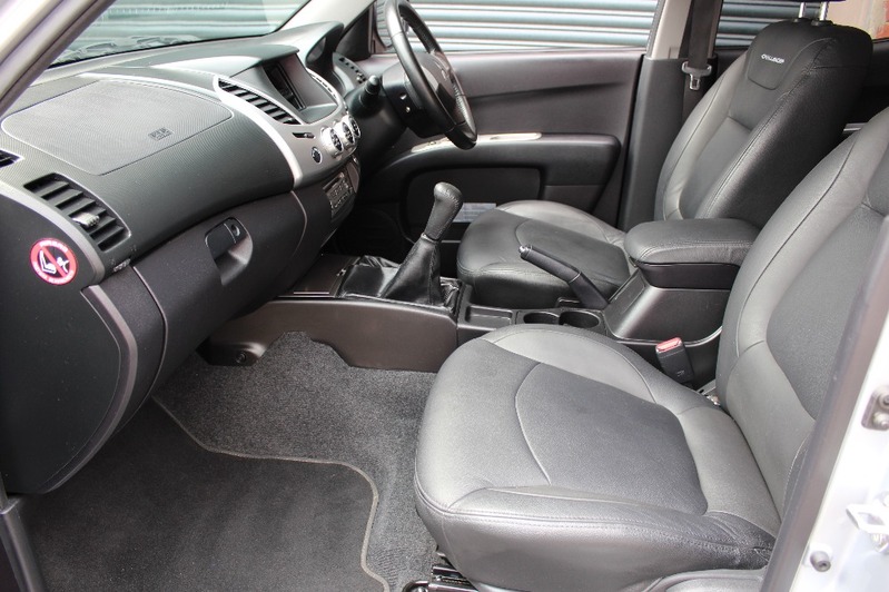 MITSUBISHI L200