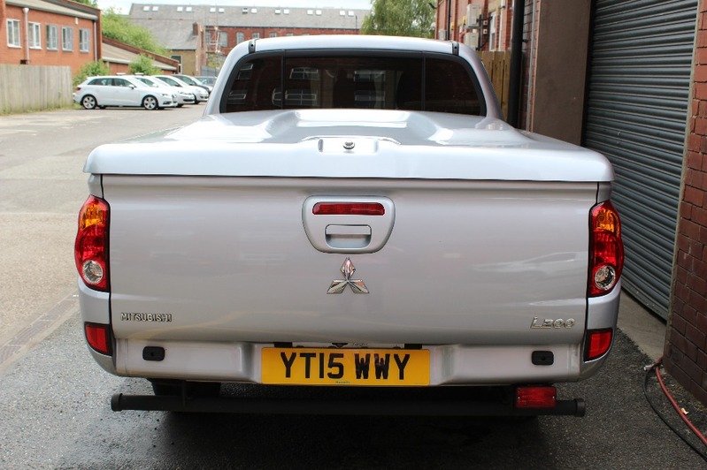 MITSUBISHI L200